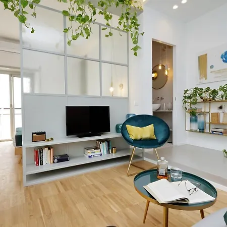 Renovated And Cozy Flat Apartment *
