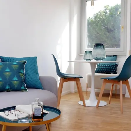 Renovated And Cozy Flat Apartment *