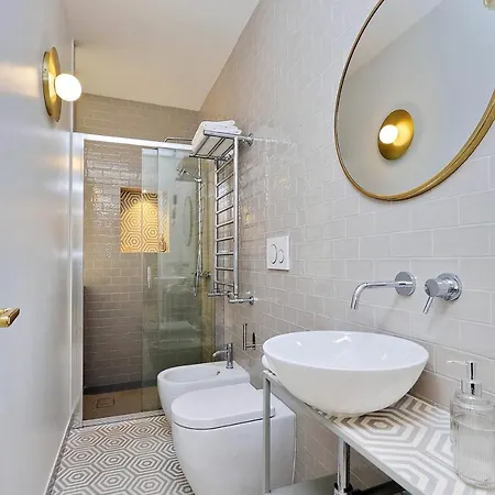 Renovated And Cozy Flat Apartment *